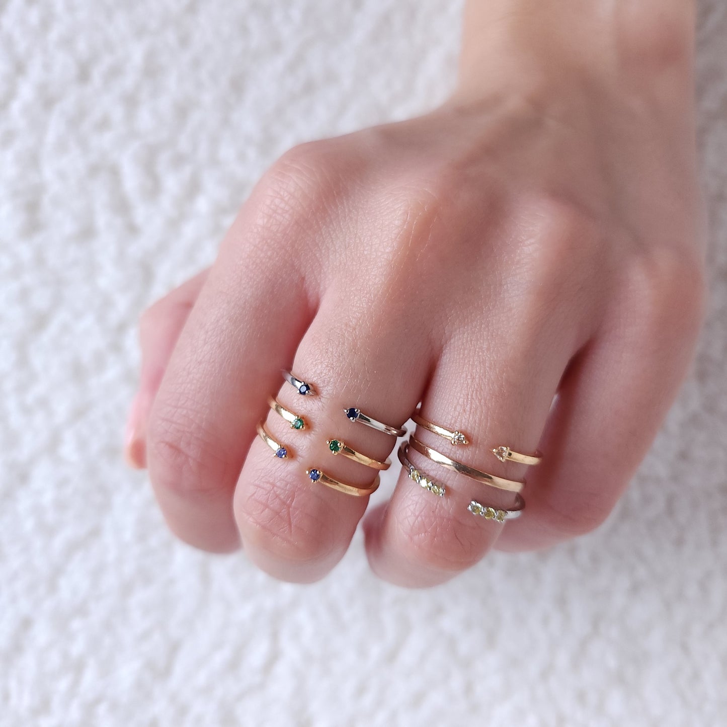 Linea Punto Mini Ring – Colombian Green Emerald