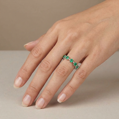 Linea Maxi Station Ring – Colombian Green Emerald