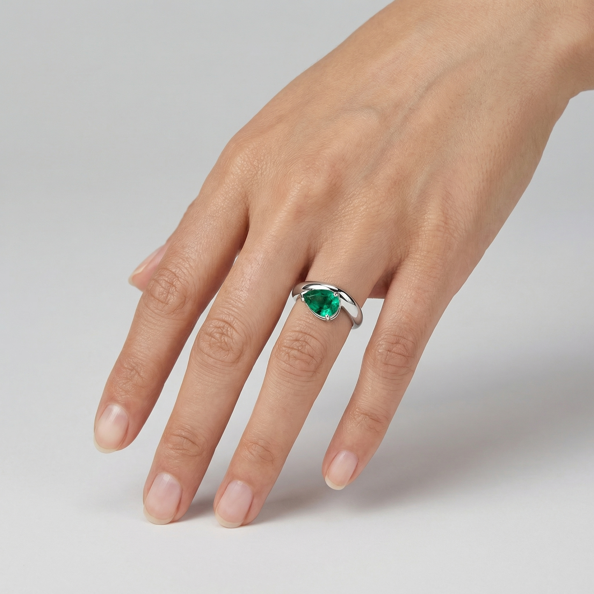 Nova Wave Solitaire Ring – Colombian Green Emerald