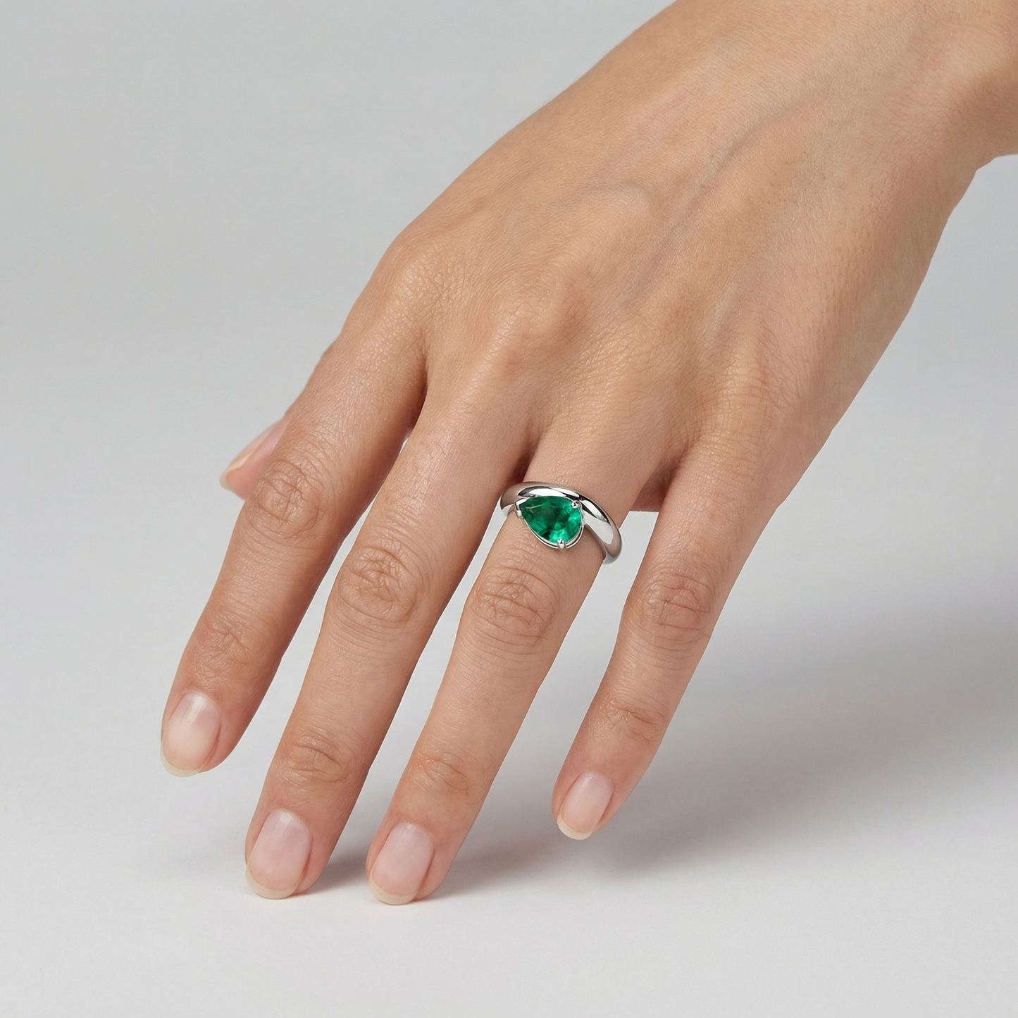Nova Wave Solitaire Ring – Colombian Green Emerald