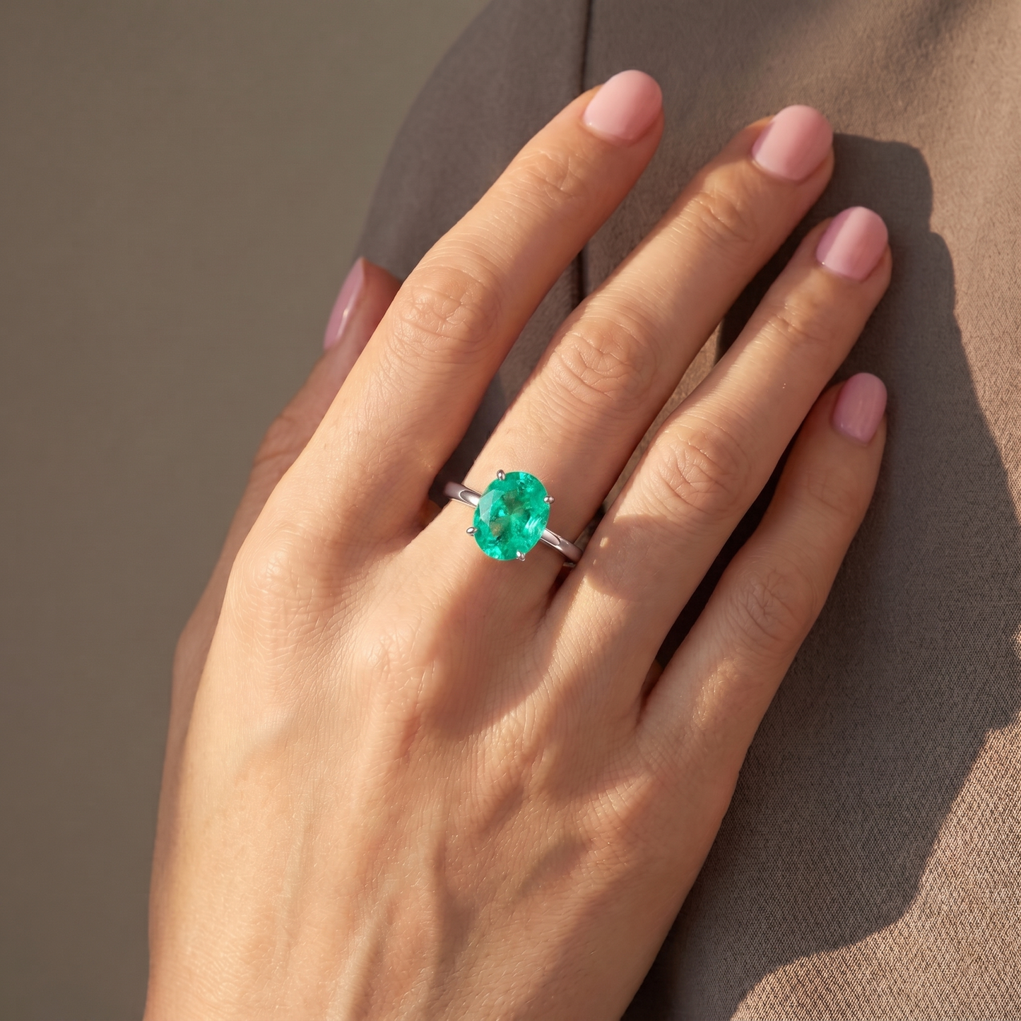 Velara Signature Ring – Colombian Green Emerald