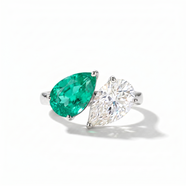 Nova Versus Ring – Colombian Green Emerald