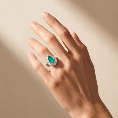 Nova Halo Ring – Colombian Green Emerald