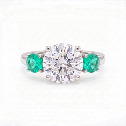 Juno Trilogy Ring – Colombian Green Emerald