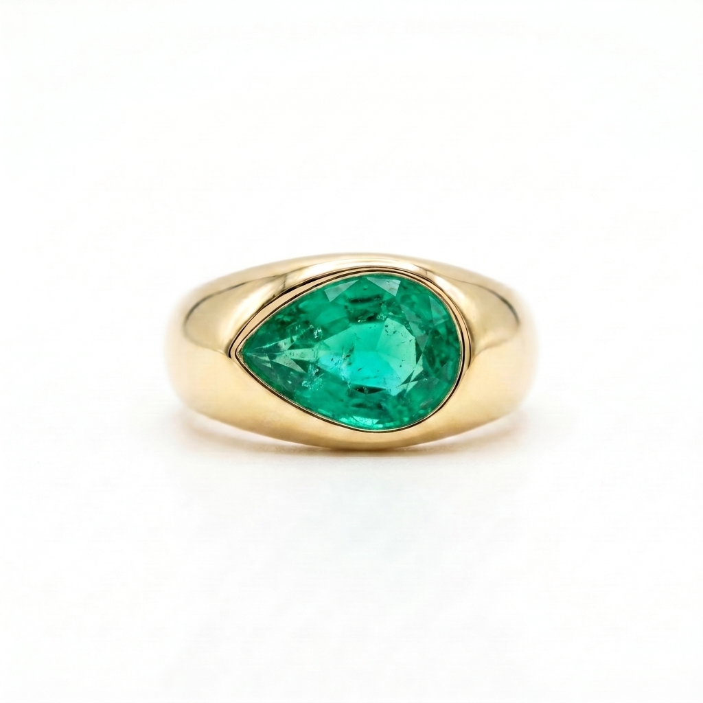 Nova Lateral Signet Ring – Colombian Green Emerald