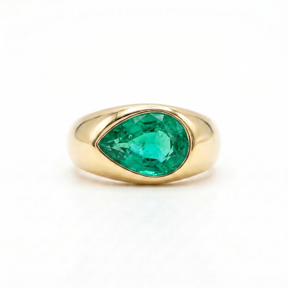 Nova Lateral Signet Ring – Colombian Green Emerald