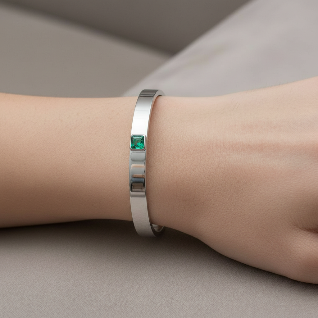 Aria Uno Elemental Bangle – Colombian Green Emerald
