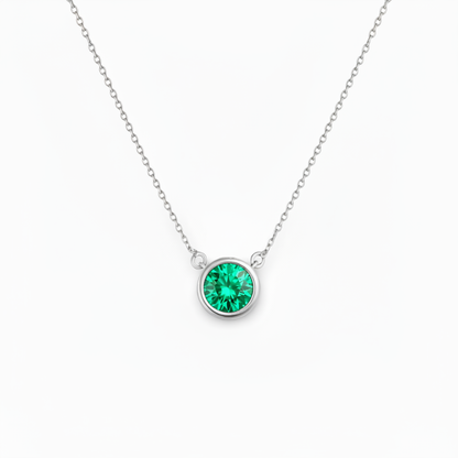Forma Solitaire Necklace – Colombian Green Emerald
