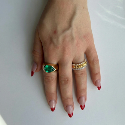 Nova Lateral Signet Ring – Colombian Green Emerald