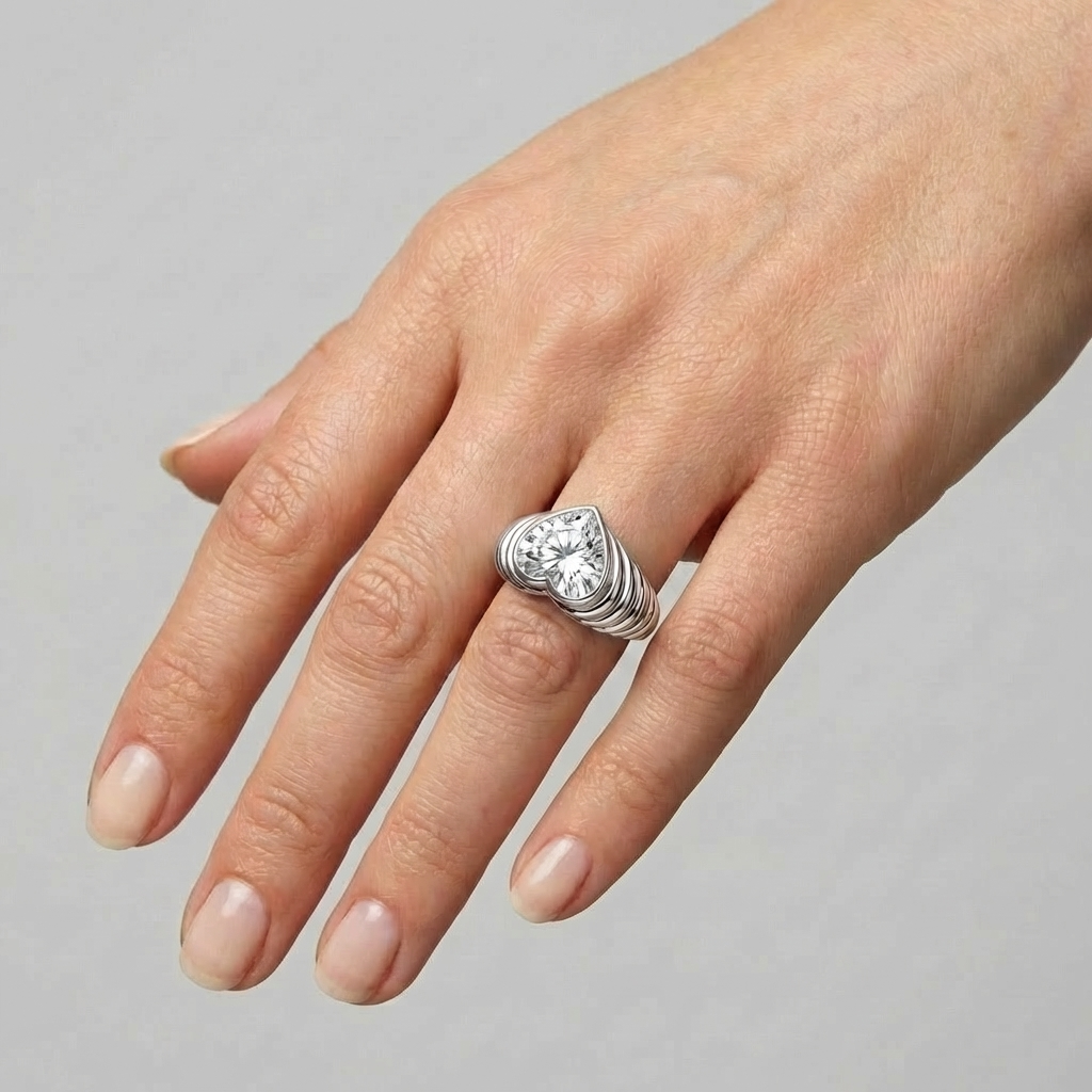 Amore Signet Ring – White Diamond