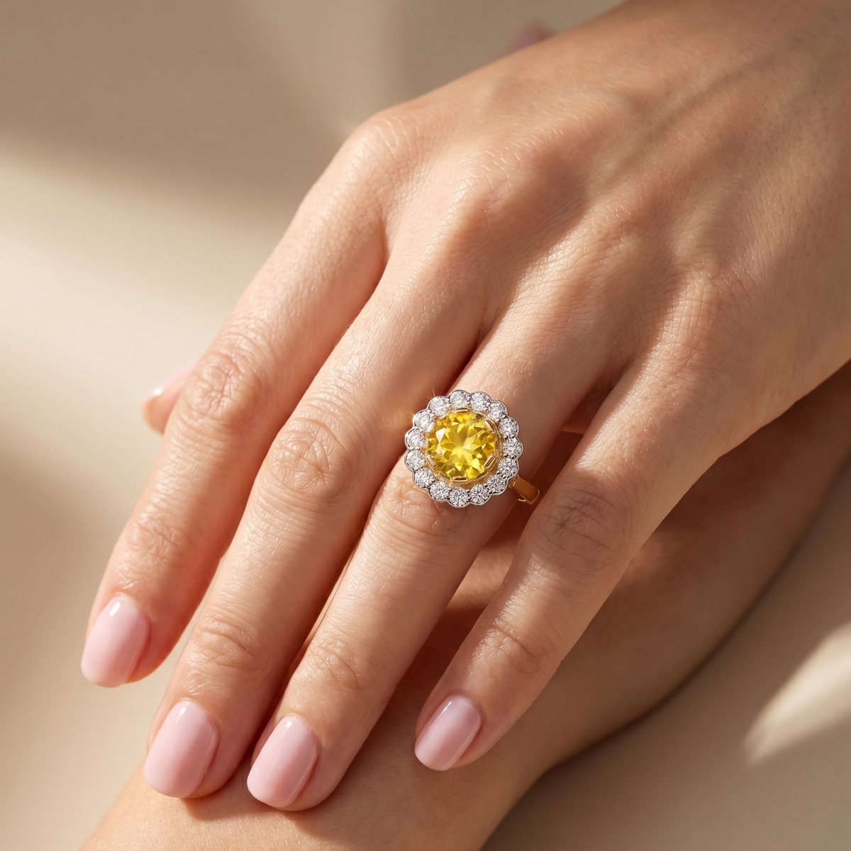 Juno Daisy Ring – Yellow Sapphire