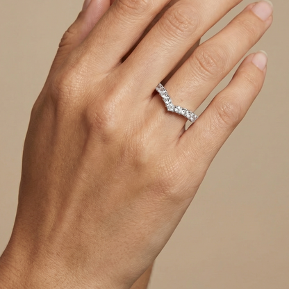 Linea V Demi Grande Ring – White Diamond