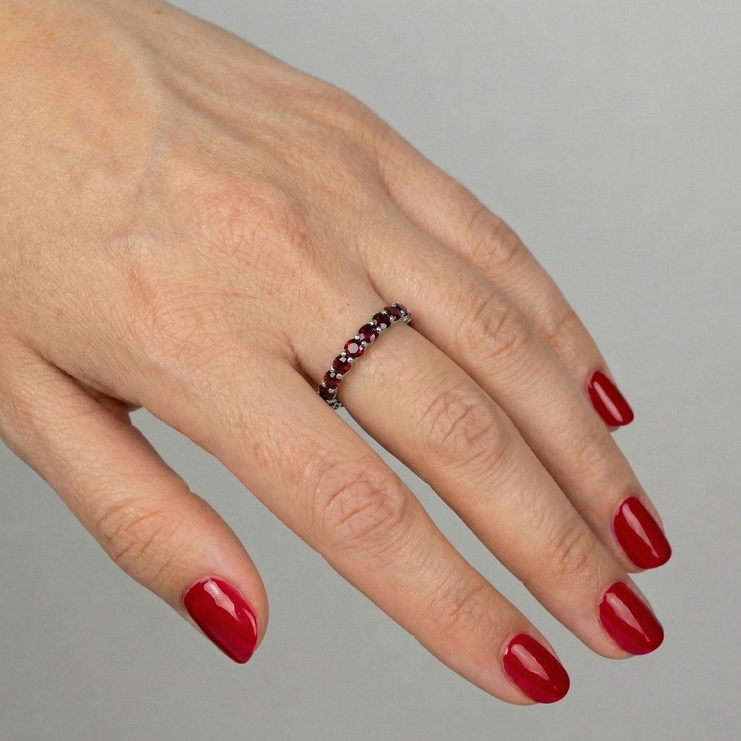 Linea Grande Ring – Deep Red Garnet
