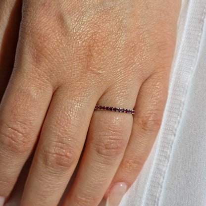 Linea Mini Ring – Deep Red Garnet