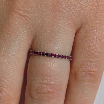 Linea Mini Ring – Deep Red Garnet