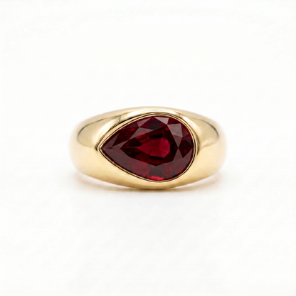 Nova Lateral Signet Ring – Deep Red Garnet