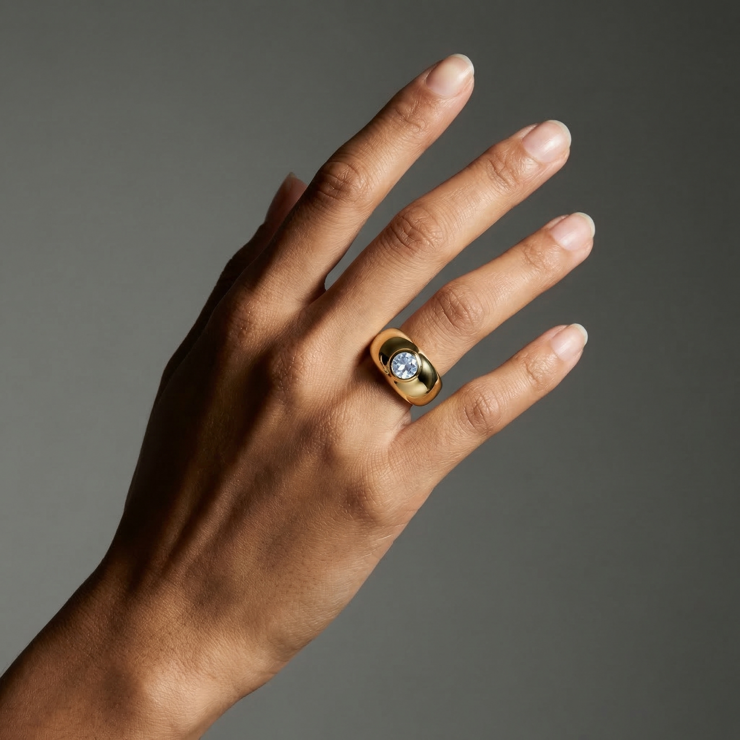 Forma Signet Ring – Light Blue Aquamarine