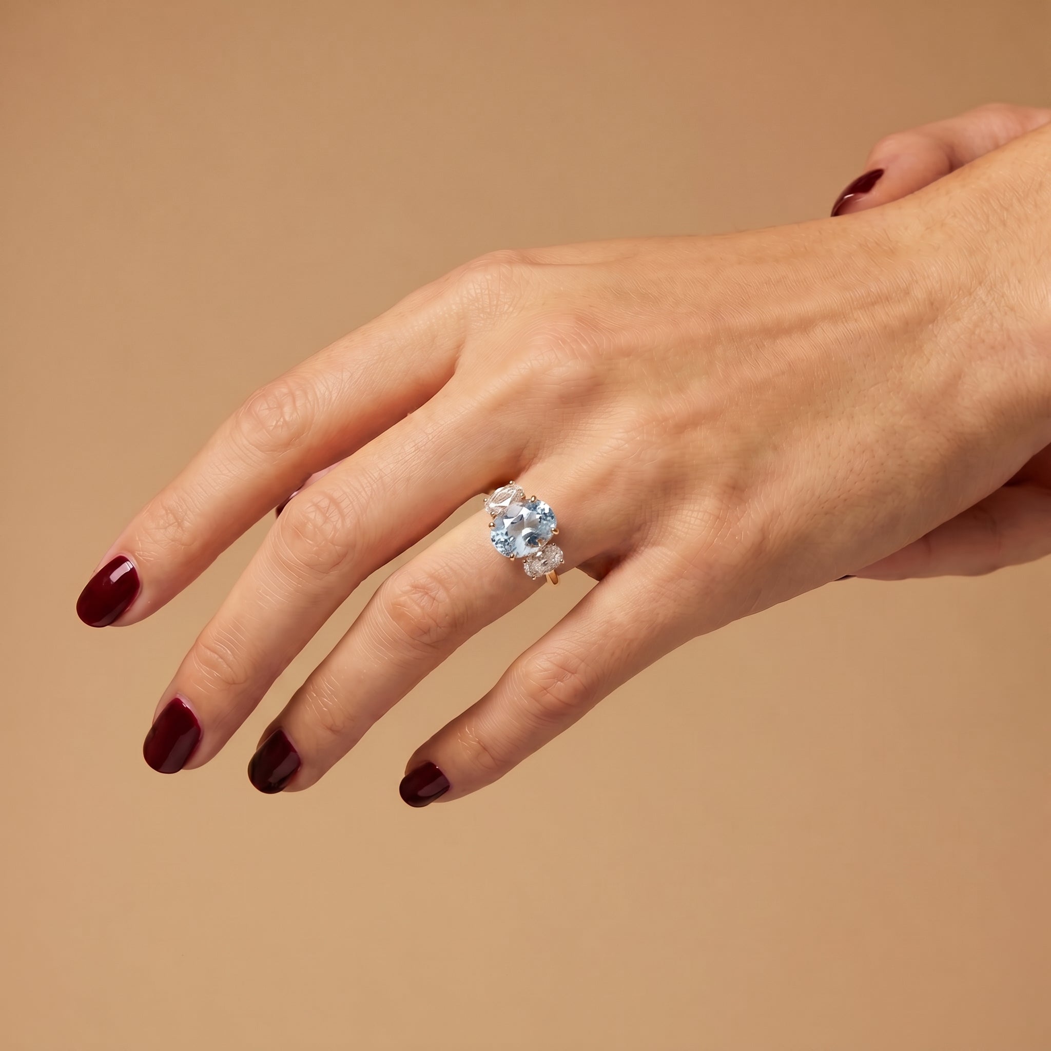 Velara Trilogy Ring – Light Blue Aquamarine