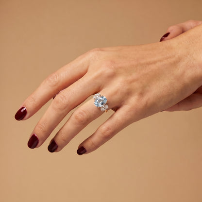 Velara Trilogy Ring – Light Blue Aquamarine