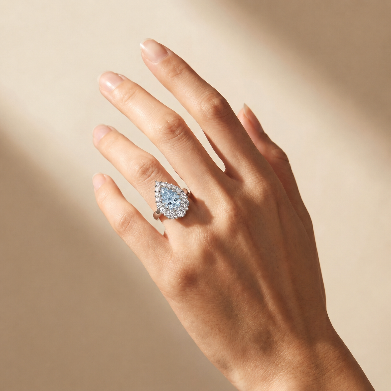 Nova Halo Ring – Light Blue Aquamarine