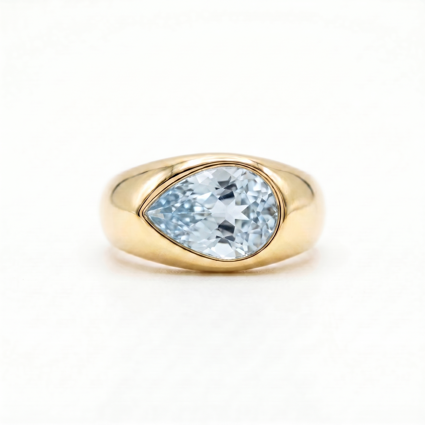 Nova Lateral Signet Ring – Light Blue Aquamarine