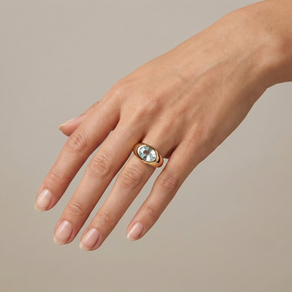Velara Lateral Signet Ring – Light Blue Aquamarine