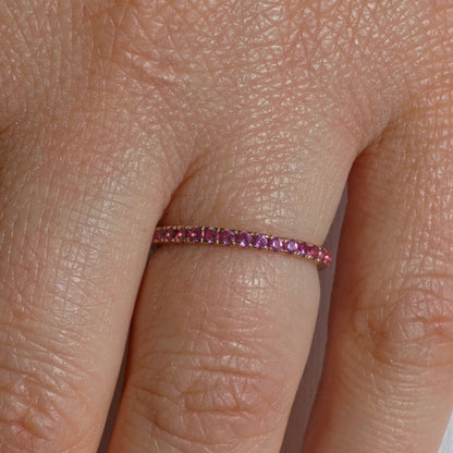 Linea Mini Ring – Vivid Pink Sapphire