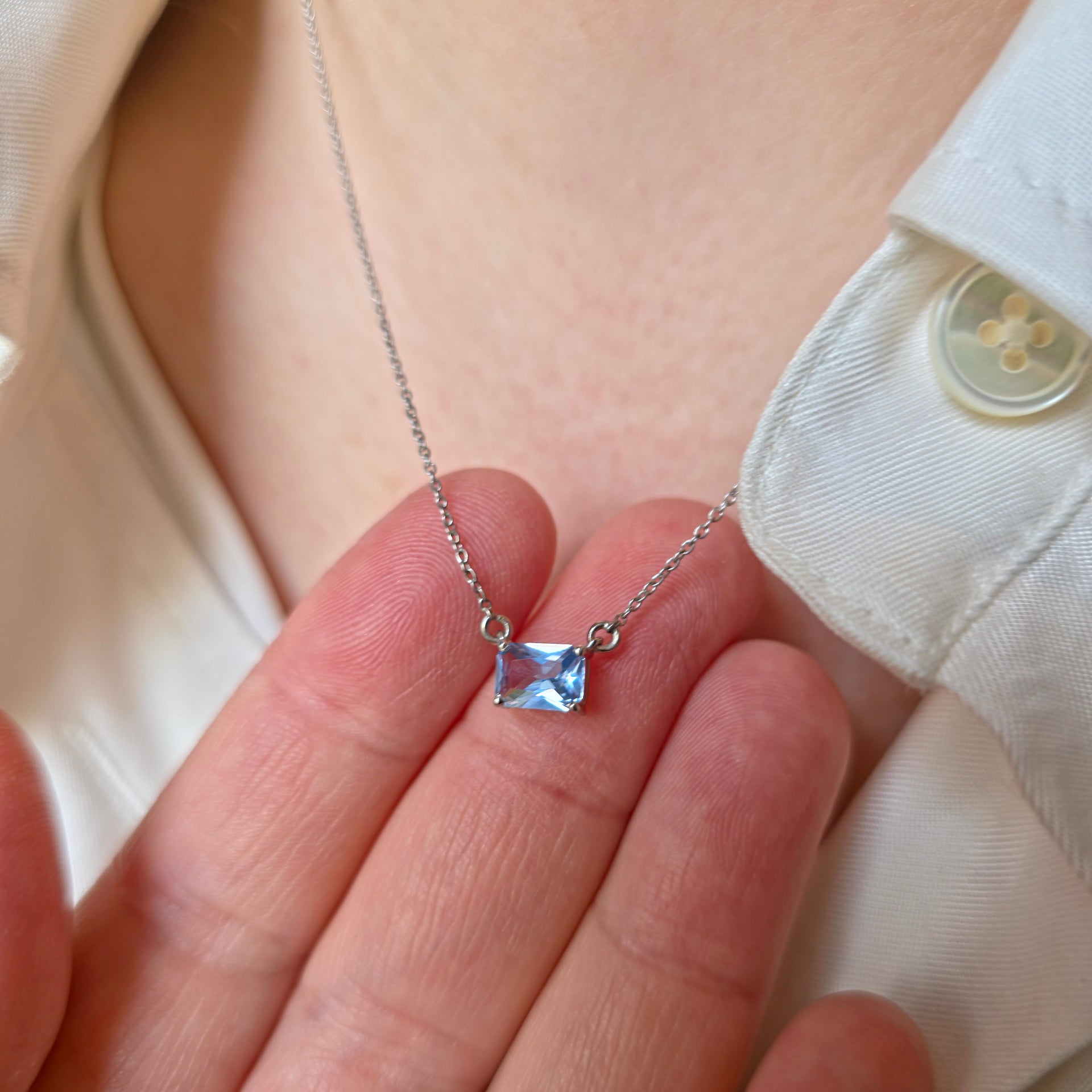 Nexus Solitaire Necklace – Light Blue Aquamarine