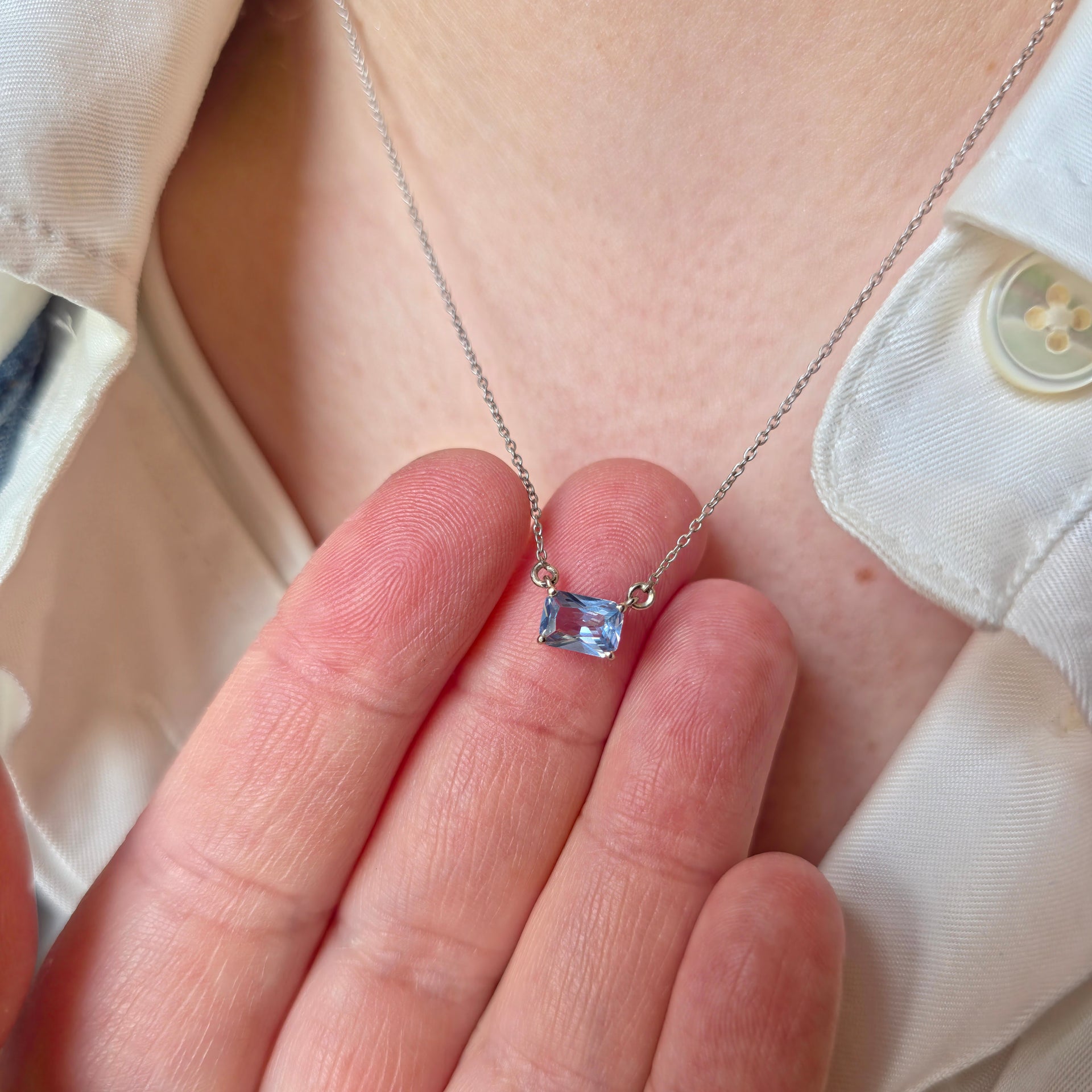 Nexus Solitaire Necklace – Light Blue Aquamarine