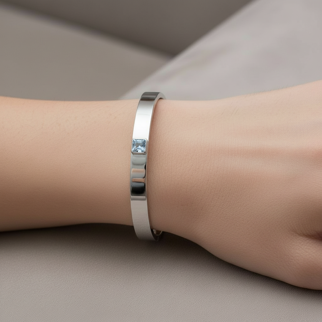 Aria Uno Elemental Bangle – Light Blue Aquamarine