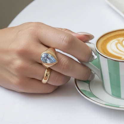 Nova Signet Ring – Light Blue Aquamarine