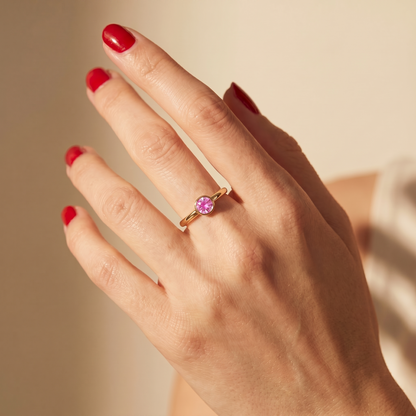 Forma Solitaire Ring – Light Pink Sapphire