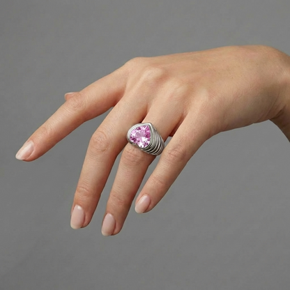 Amore Signet Ring – Light Pink Sapphire