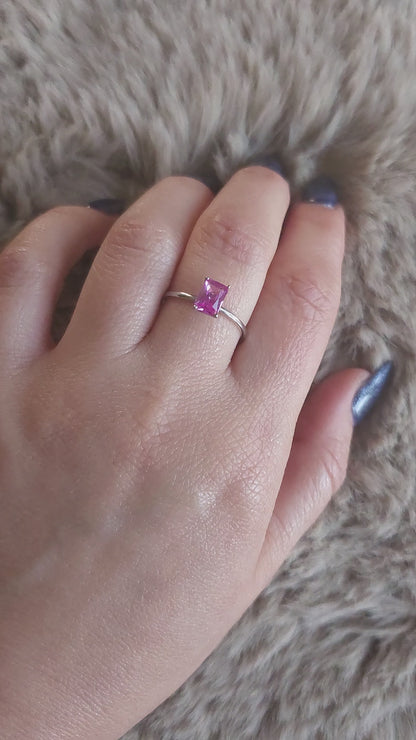 Nexus Solitaire Ring – Light Pink Sapphire