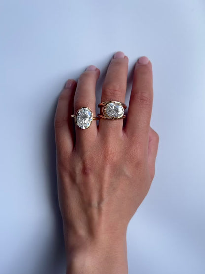 Velara Twist Ring – Vivid Pink Sapphire