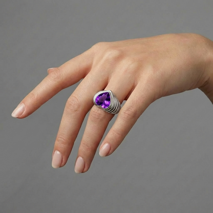 Amore Signet Ring – Purple Sapphire