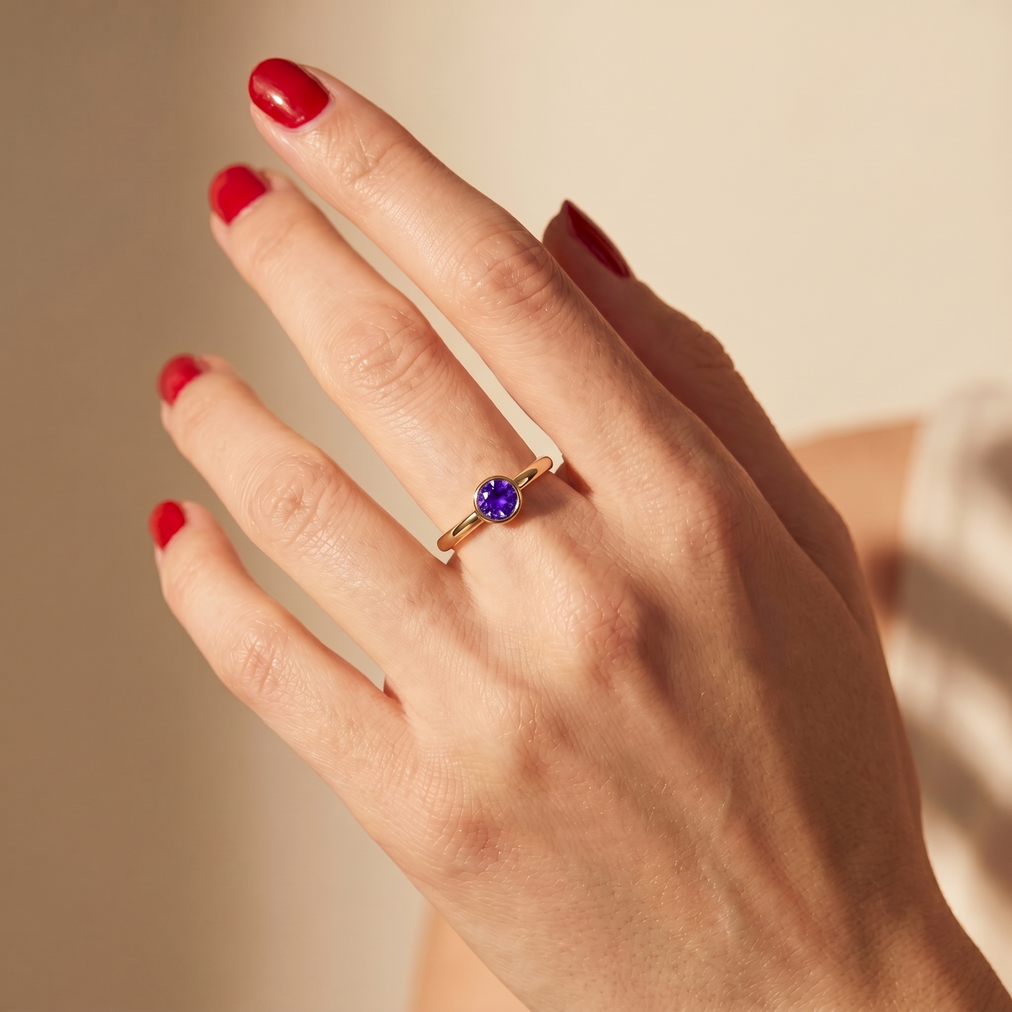 Forma Solitaire Ring – Purple Sapphire