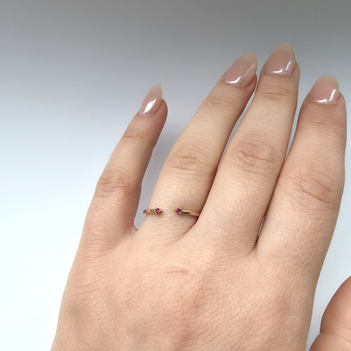 Linea Punto Mini Ring – Red Ruby