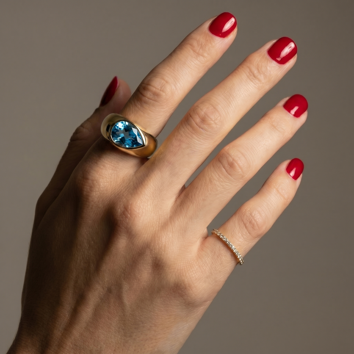 Nova Lateral Signet Ring – Teal Blue Spinel
