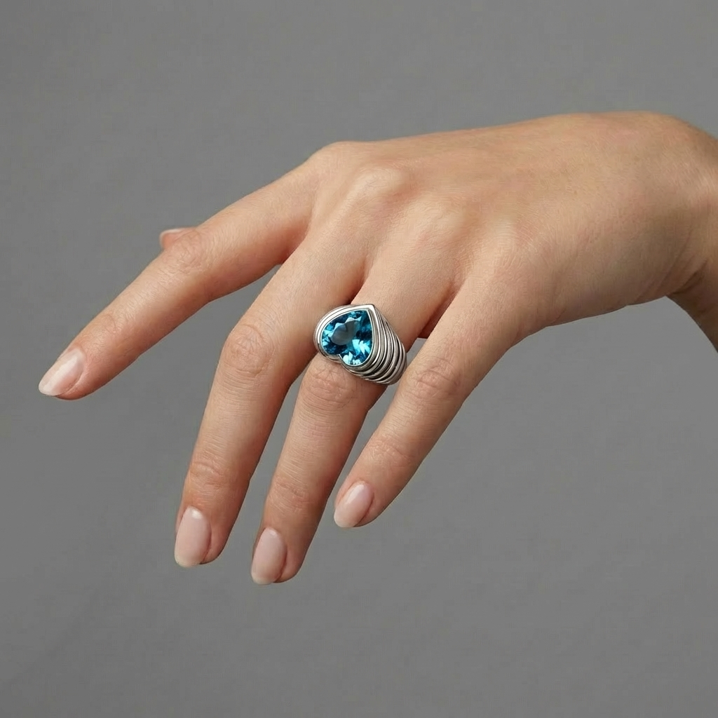 Amore Signet Ring – Teal Blue Spinel