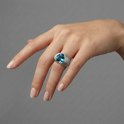 Amore Signet Ring – Teal Blue Spinel