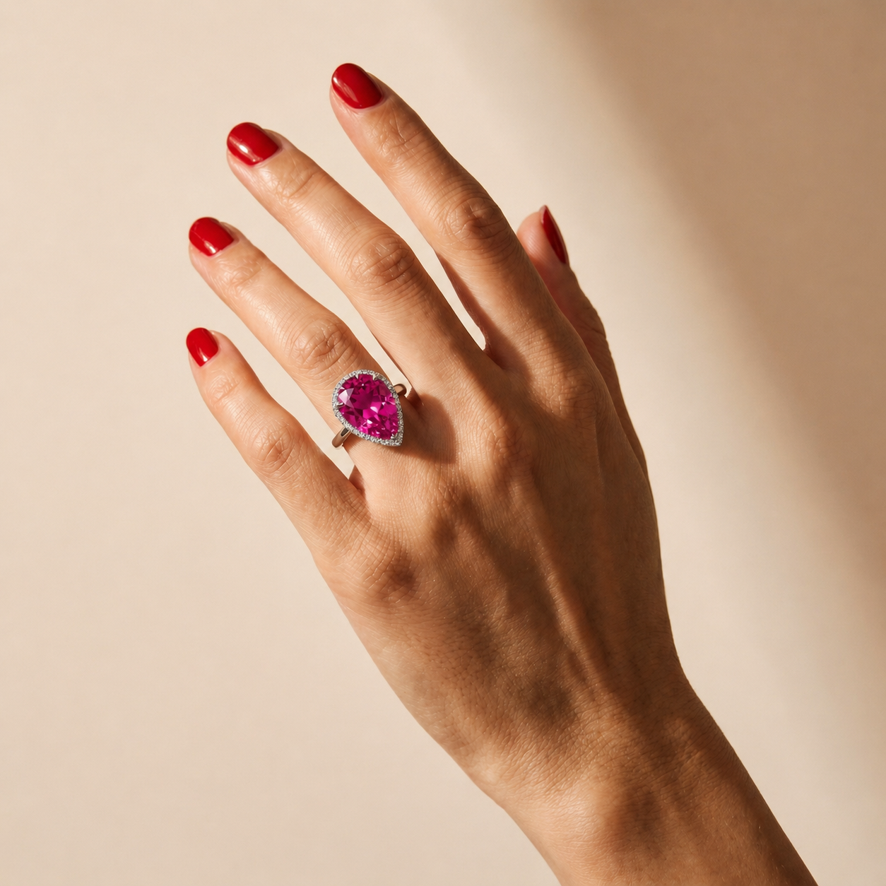 Nova Principessa Ring – Vivid Pink Sapphire