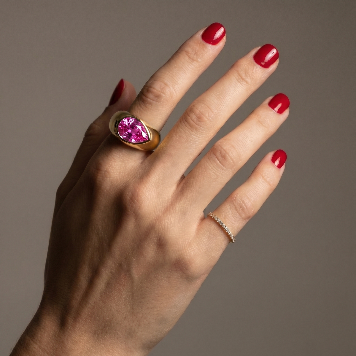 Nova Lateral Signet Ring – Vivid Pink Sapphire