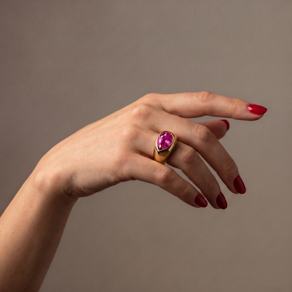 Nova Lateral Signet Ring – Vivid Pink Sapphire