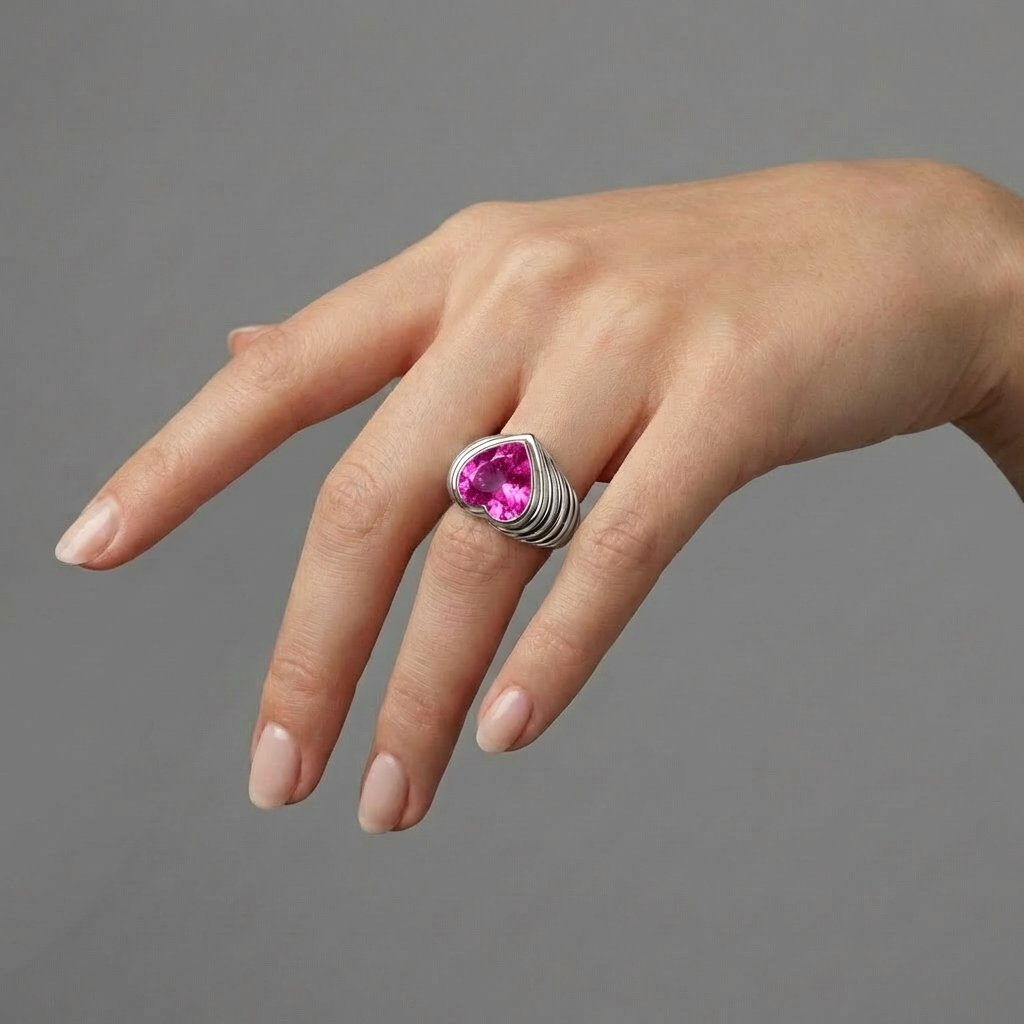 Amore Signet Ring – Vivid Pink Sapphire