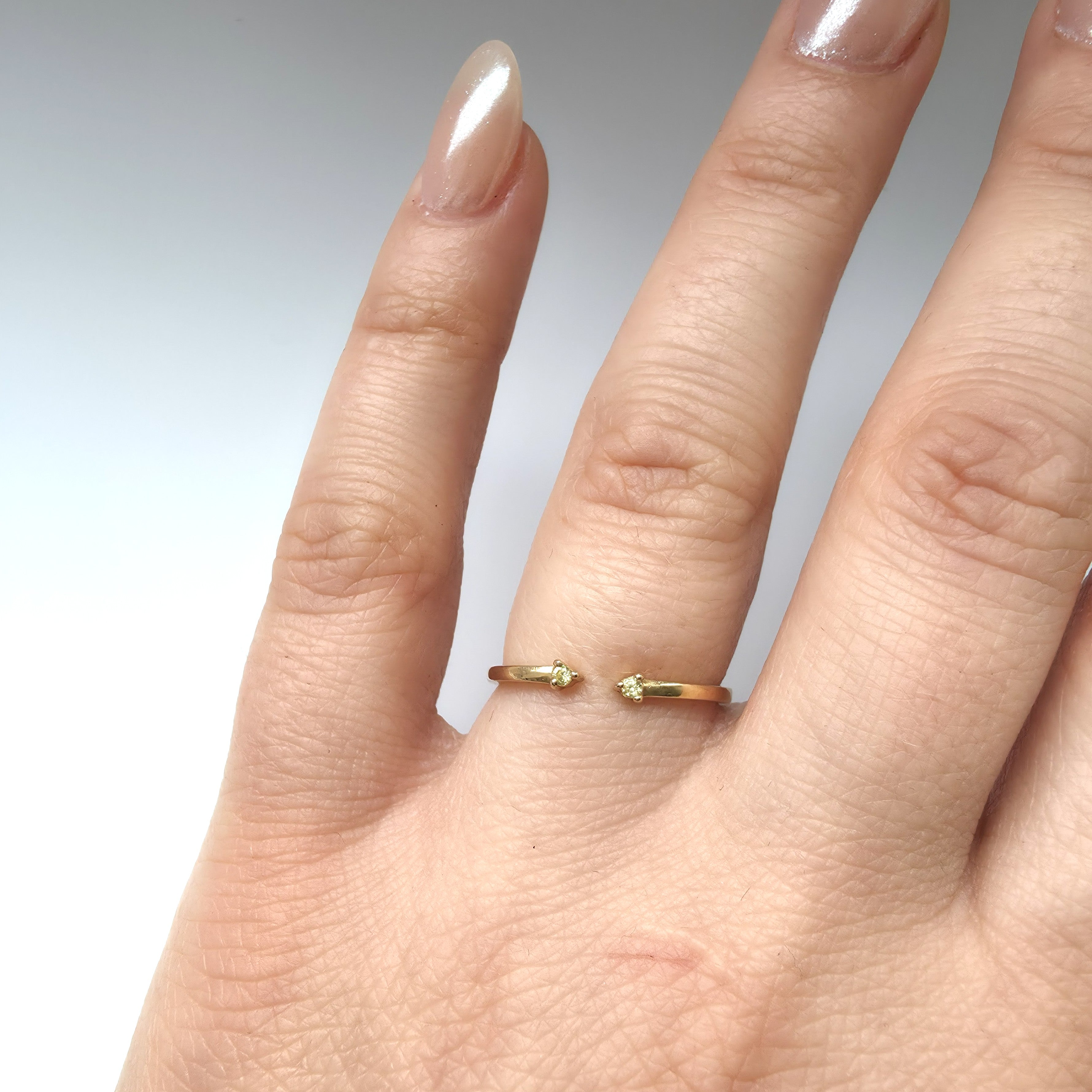 Linea Punto Mini Ring – Yellow Sapphire