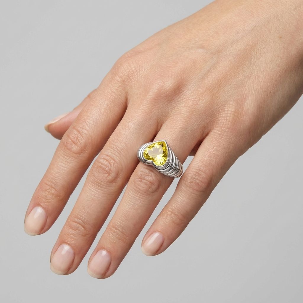 Amore Signet Ring – Yellow Sapphire