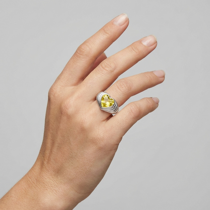 Amore Signet Ring – Yellow Sapphire