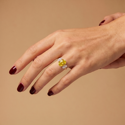 Velara Trilogy Ring – Yellow Sapphire