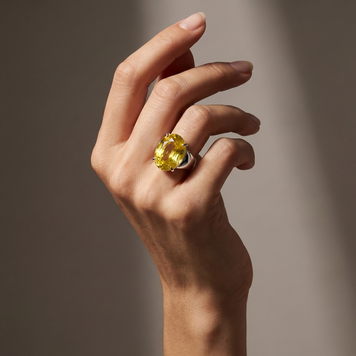 Velara Signet Ring – Yellow Sapphire